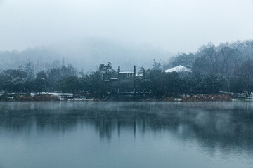 Fototapeta premium Snowy winter scene at West Lake in Hangzhou, China