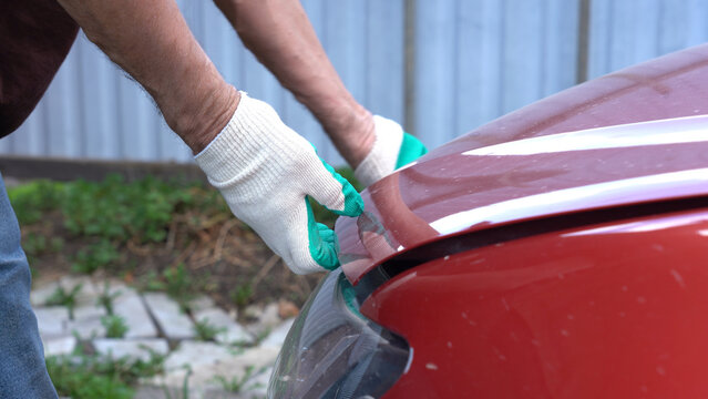 Protective Film Installation on Car Bumper: A Step-by-Step Guide for Enhancing Vehicle Appearance and Shielding Against Scratches