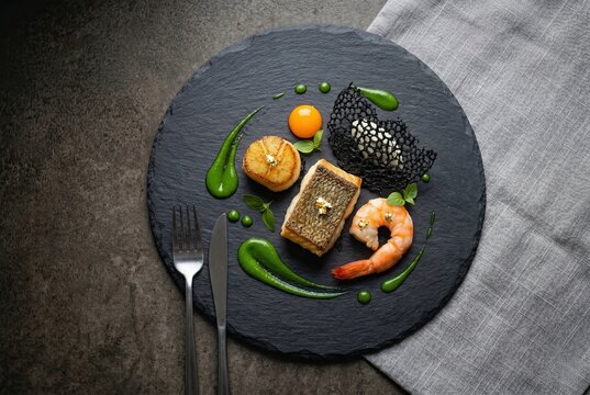 Generated AI set photos Seafood basil fried rice is a Thai fast food dish, presented in a fine dining style.