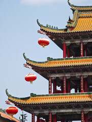 Obraz premium Traditional Chinese temple architecture with red lanterns and ornate tiered roofs