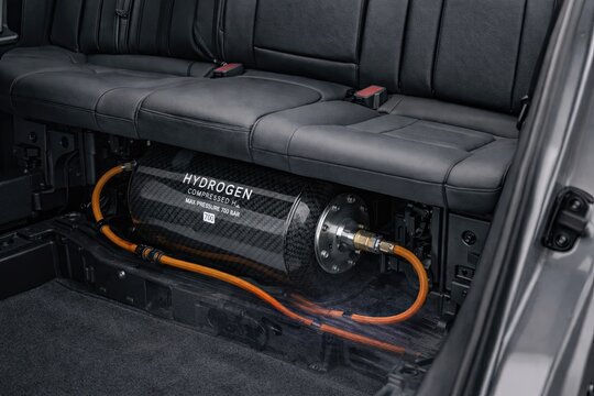 Hydrogen Storage Tank Integrated Beneath Rear Passenger Seat