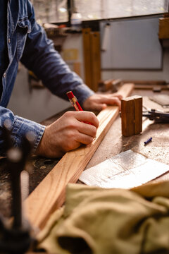 hands of the carpenter