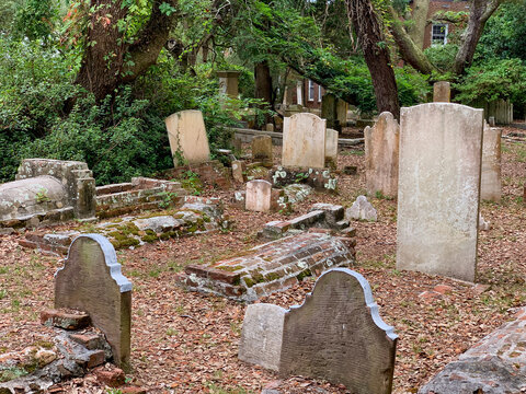 write a descriptive title and short description for Getty, a description less than 200 characters, and 30 tags for stock photography. Olde Burying Ground, Beaufort