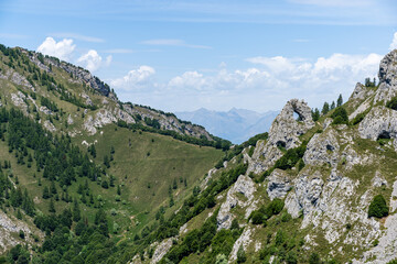 Obraz premium Arco di roccia (Porta di Prada) sotto la Grigna