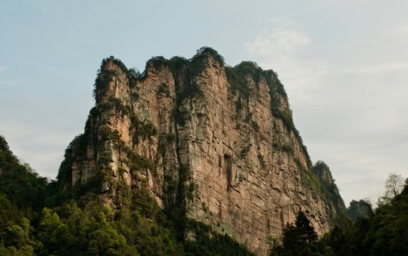 China's famous "Avatar mountains" are located within the Zhangjiajie National Forest Park in Hunan Province. These towering, quartz-sandstone pillars inspired the floating Hallelujah Mountains 