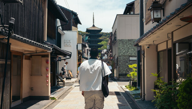 Traveler observing Yasaka Pagoda from street