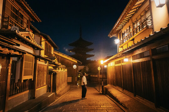 Kyoto street scene at night