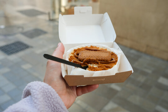 Street Cheesecake with Biscuit Topping