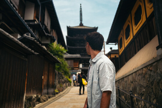 Traveler looks back at Yasaka Pagoda