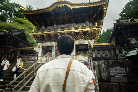 Man admiring ornate Yomeimon gate