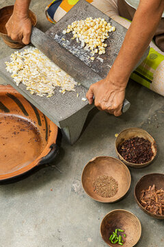 Hands grinding cron on a metate