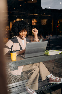A woman using a laptop in a cafe