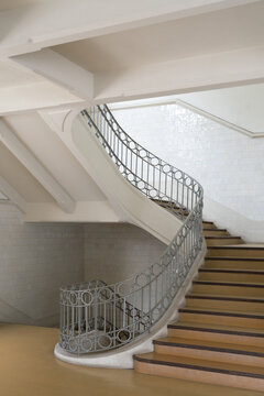 Minimal Staircase with Curved Railing and Soft Light