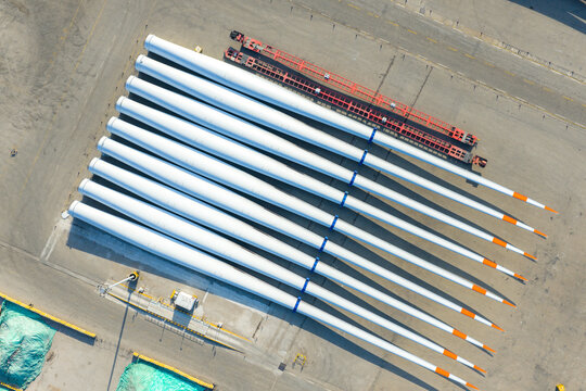 Wind turbine blades storage