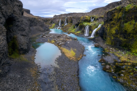 Turquoise river winding through Sig&ouml;lduglj&uacute;fur canyon, Iceland
