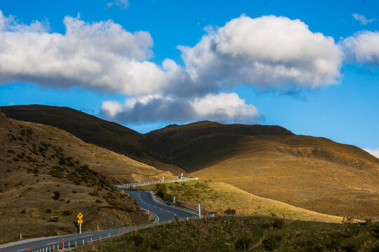 Hilly road in Queenstown