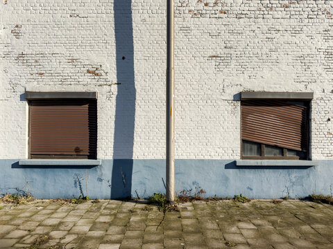 broken shutter