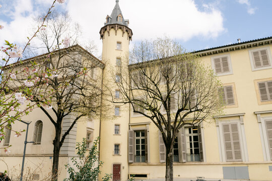library in vieux Lyon 