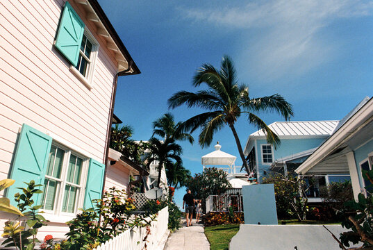 Family explores colorful homes of Elbow Cay, Bahamas