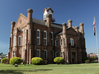 Fototapeta premium Historic Shelby County Courthouse Located in Downtown Center TX