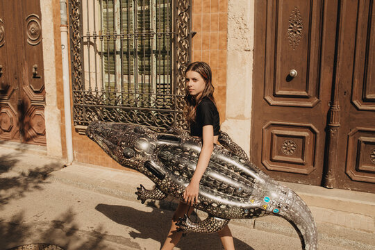 A teenage girl is walking to the beach 