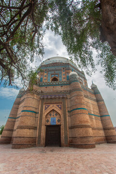 Shah Rukn-e-Alam: A Dome Above Time