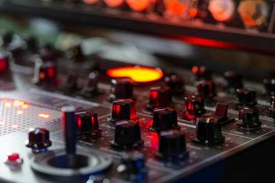Semi-modular synthesizer