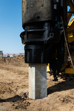 Hydraulic pile driver close up