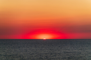 Fototapeta premium Beautiful red and orange sunrise over the sea.