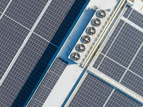 Industrial Rooftop Solar Panels with Cooling Systems