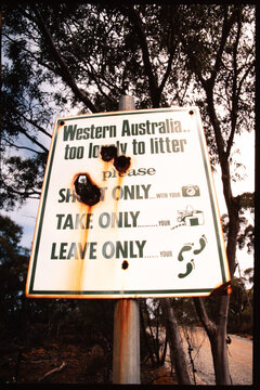 A Sign Stands in Western Australia Reminding Visitors Not to Litter