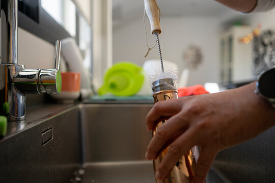 cleaning a thermos bottle