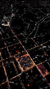Ciudad nocturna, ciudad de noche visto desde el dron, vista a&eacute;rea ciudad de noche, Centro hist&oacute;rico de Tlaxcala, M&eacute;xico. 