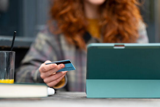 Paying with card at cafe table