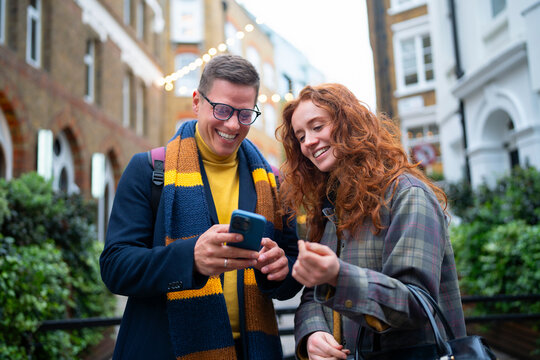 Discovering something together on smartphone