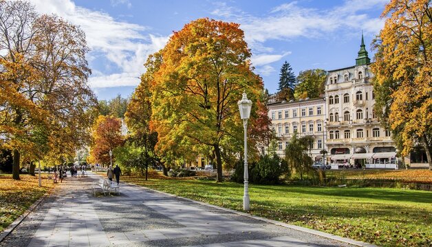 Promenade in autumn spa park, Marienbad, West Bohemian Spa Triangle, Karlovy Vary Region, Bohemia, Czech Republic, Unesco World Heritage Site