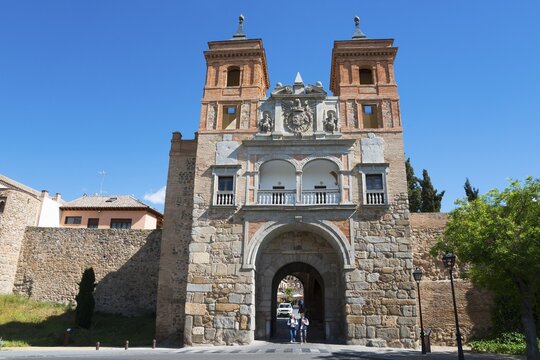 Historic gate with towers and city wall, people walking underneath, blue sky in the background, Cambron Tor, Puerta del Cambr&oacute;n, Toledo, Castilla-La Mancha, Spain