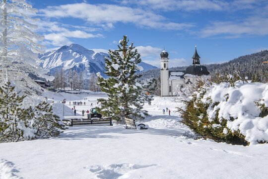 Seekirchl at the ski resort with Hocheder 2797m in winter, Seefeld, Seefeld Plateau, Tyrol, Austria
