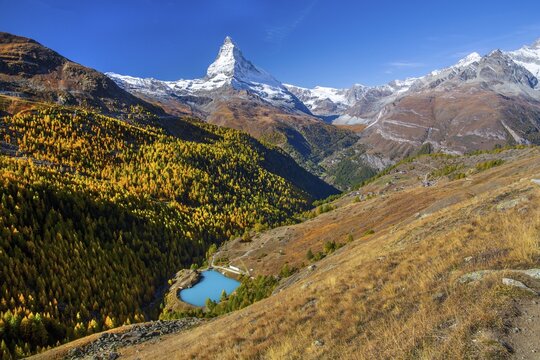 Moosjisee on the 5-lake hiking trail with Matterhorn 4478 m in autumn, Zermatt, Mattertal, Valais, Switzerland