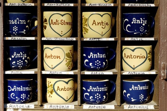 Cups with different names Antje, Antonia