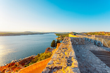 Obraz premium sunset view of Sibenik old town and the UNESCO protected St. James Cathedral from the medieval walls of St. Michael's Fortress, Dalmatia, Croatia.