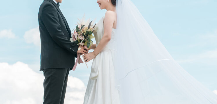 Bride and groom against a sky backdrop (wedding, marriage ceremony, bridal, location photo, photo wedding)