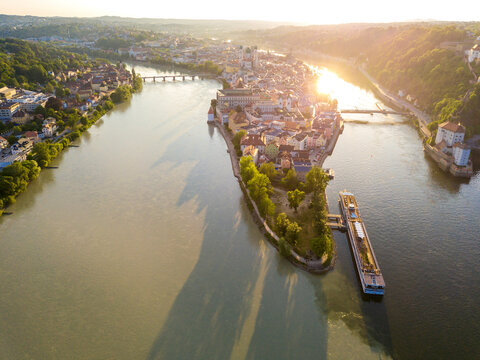 Germany, Bavaria, Passau, confluence of three rivers, Danube, Inn and Ilz