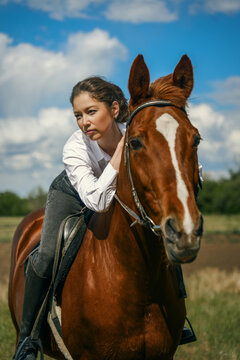 Woman on horse, looking away, sunny day, outdoor