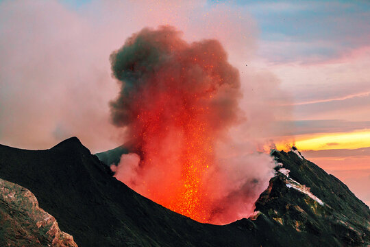 Italy, Aeolian Islands, Stromboli, volcanic eruption, lava bombs