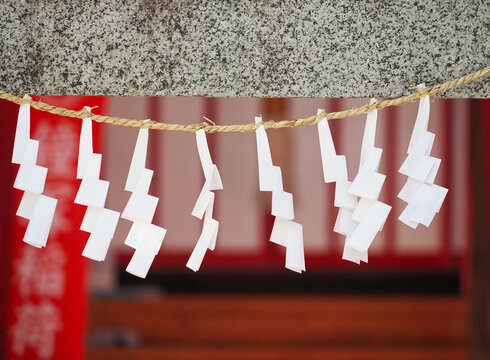 日本の神社の紙垂