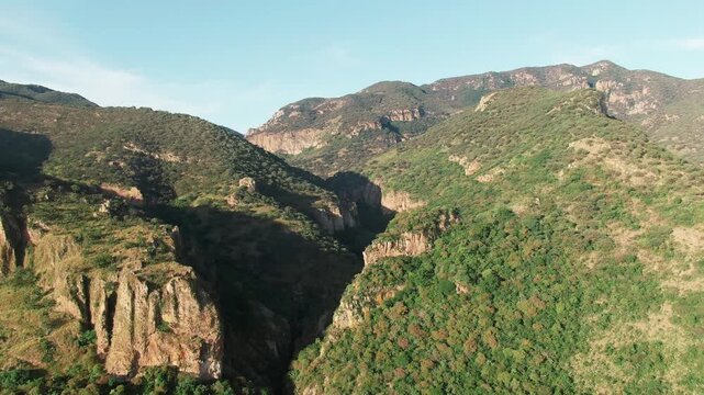 Cañon de la Garita, Sierra Penjamo During Summer In Guanajuato, Mexico - Aerial Pullback
