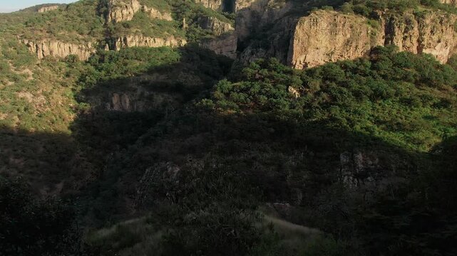Canon de la Garita, Sierra Penjamo, Guanajuato with cliffs and lush vegetation