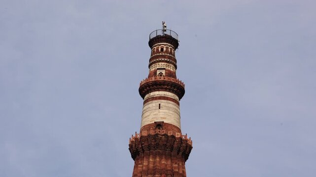 india's tallest minaret built during mughals time located in delhi.