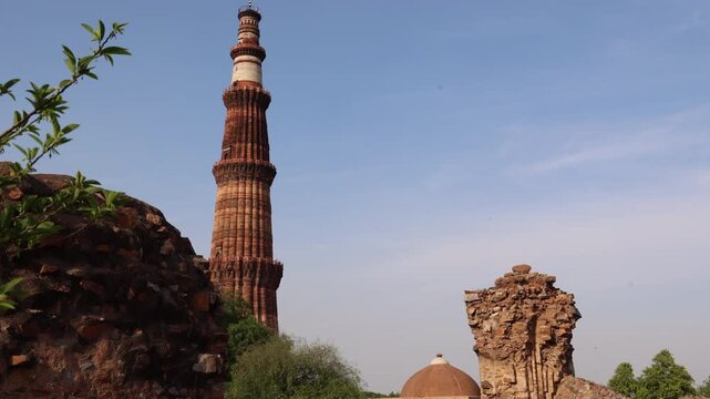 india's tallest minaret built during mughals time located in delhi.